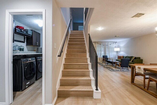 Building Photo - 6711 Seminole Lodge Ln
