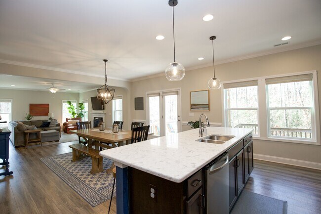 Building Photo - Spacious 5-Bedroom Home with 3 Full Bathrooms in Carthage, NC - Perfect for Your Family!