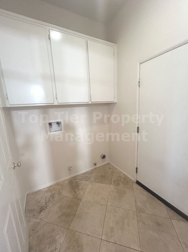 Building Photo - Beautiful 4 bed, 3 bath, 2,726 sqft House in Peaceful San Marcos Neighborhood - Available 11/15