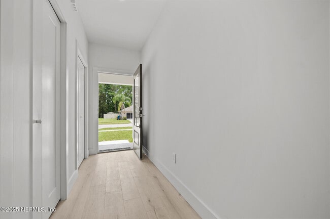 Building Photo - 213 Deportivo Dr