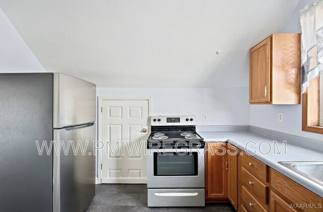Building Photo - 503 Dusy St