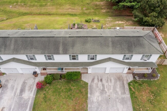 Building Photo - Welcome to Winners Circle!