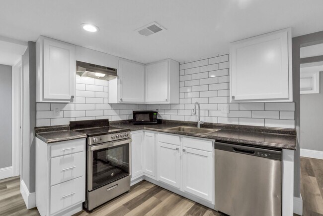 Building Photo - 1609 10th Ave