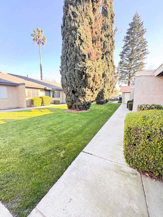 Building Photo - 7900 N Laurelglen Blvd