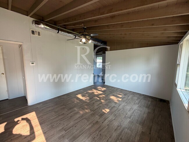 Building Photo - 403 Seminary-N