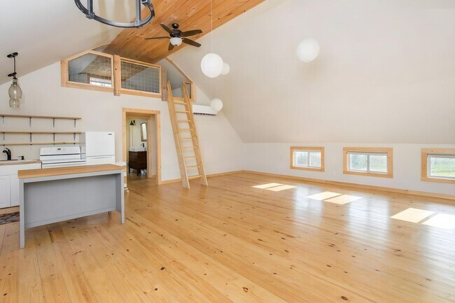 Building Photo - 217 Blue Moon Ln