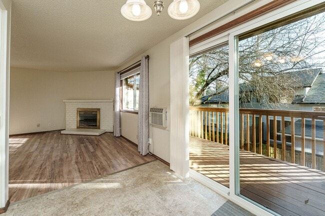 Building Photo - Updated 1 Bed / 1 Bath Upper-Level Condo with Balcony, Garage & A/C — Gated Community!