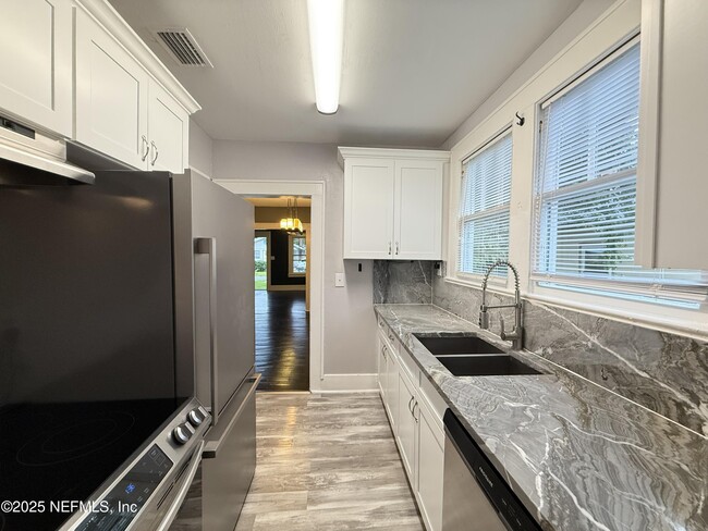 Building Photo - 4541 Woolman Ave