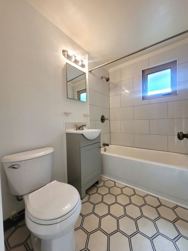 Building Photo - Spacious 2 Bedroom Condo in Downtown Bellingham - Forest St