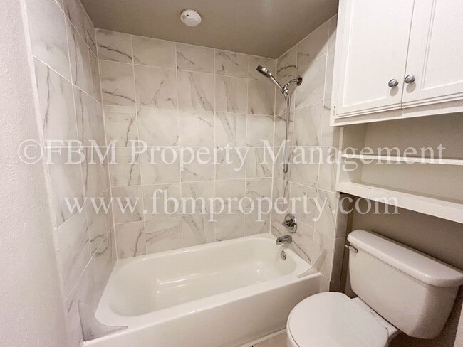 Building Photo - 509 W Denton St