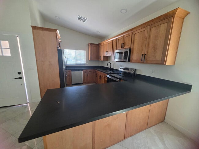 Building Photo - 13736 W Maryland Ave