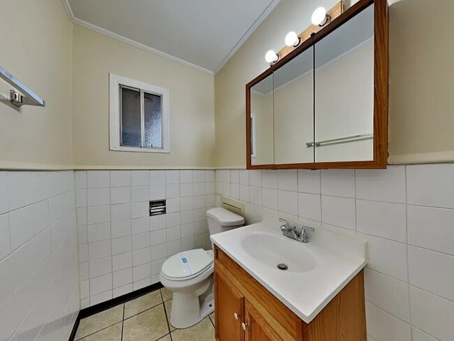 Building Photo - 112 Nashua St