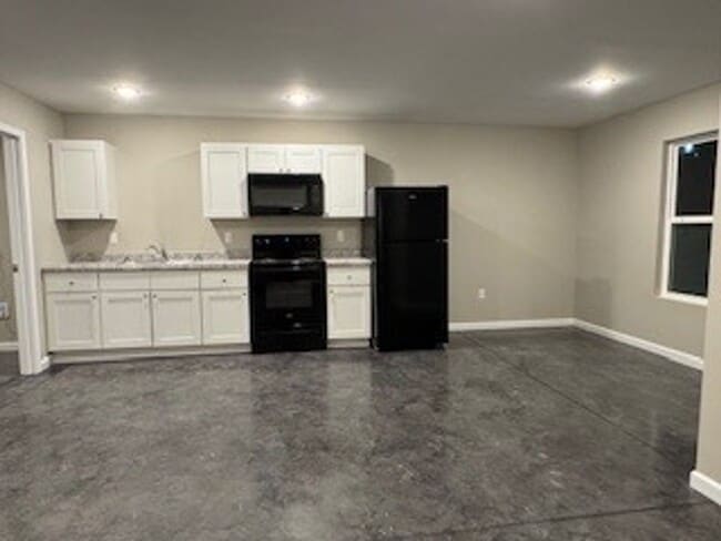 Building Photo - 3-bedroom 1-bath home located just minutes from I-55 Hwy  (Jackson/Fruitland area)