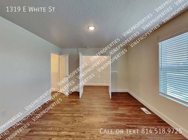 Building Photo - 1319 E White St