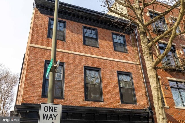 Building Photo - 516 S 3rd St