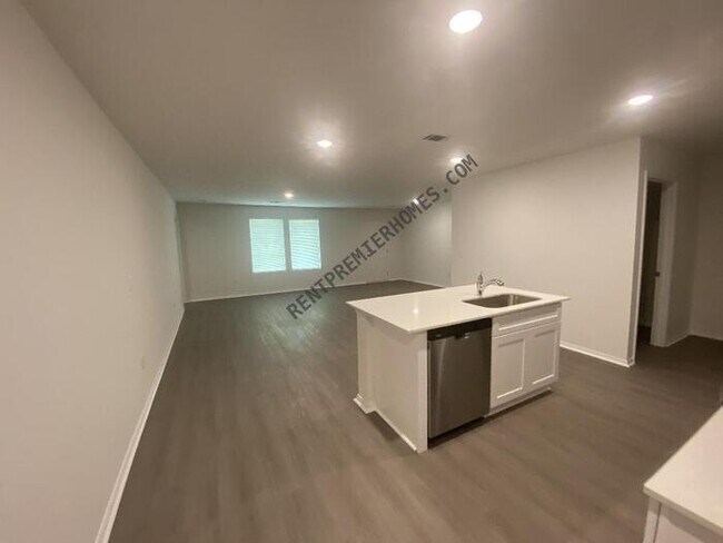 Building Photo - 11 Vineyard Dr
