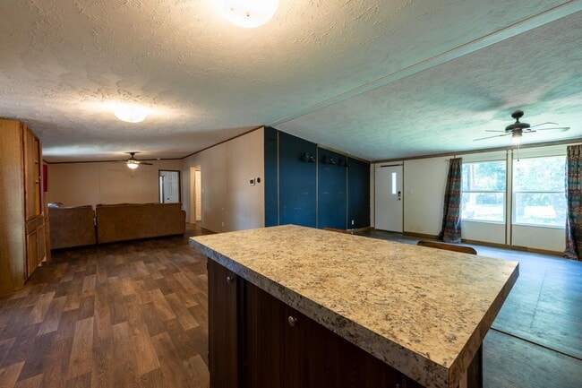 Building Photo - 636 South St