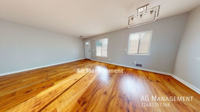 Building Photo - 18530 E 14 Mile Rd #1 - Gorgeous 2Bed/1Bat...