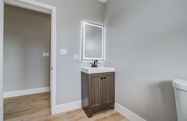 Building Photo - 114 S Iowa St