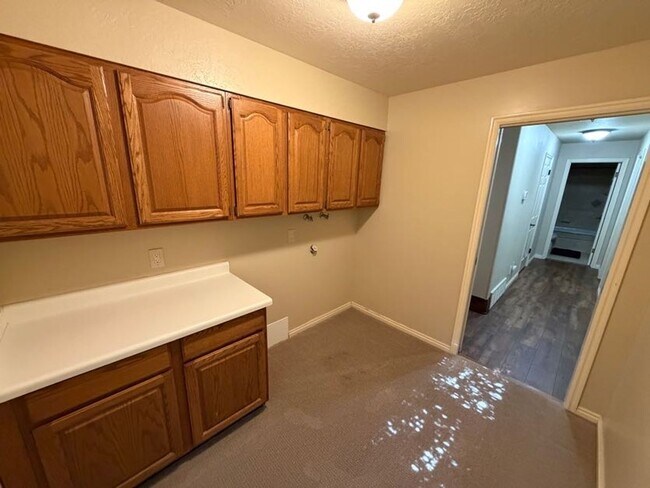 Building Photo - Beautiful Bountiful Home Near Temple & Mueller Park – Prime Location