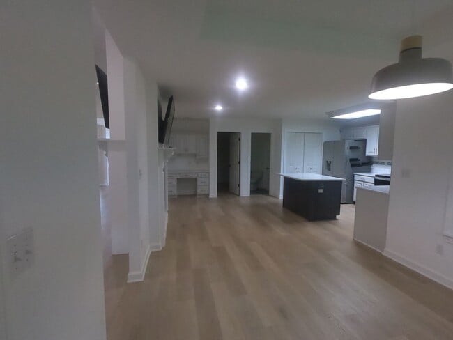 Building Photo - Charming Home in a Prime Columbia Location