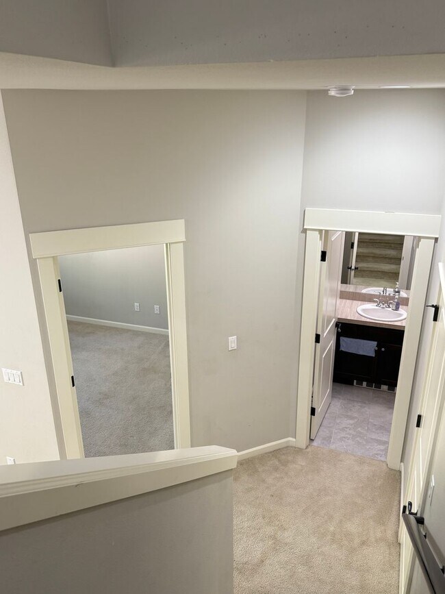 Building Photo - Spacious 3BR + Bonus Timber Creek Home for...