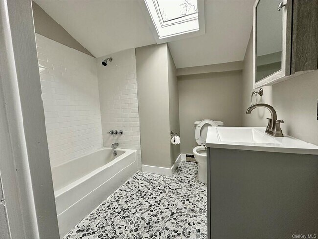 Building Photo - 143 Main St