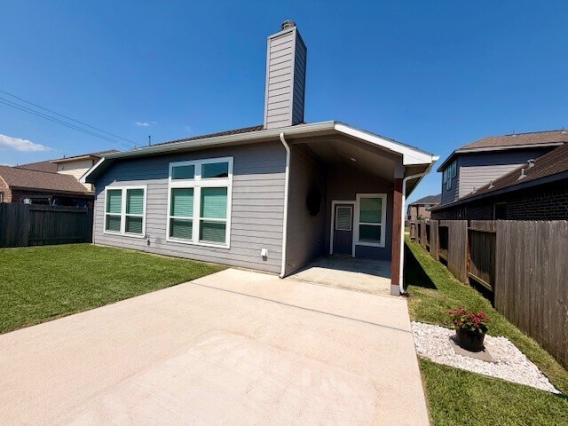 Building Photo - 8711 W Cres Lake Cir
