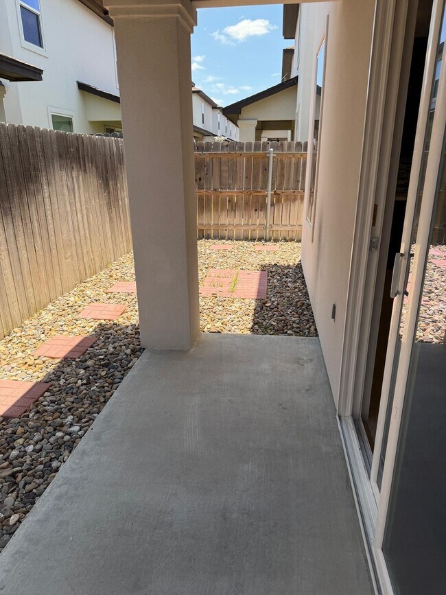 Building Photo - 7917 Elka Lp