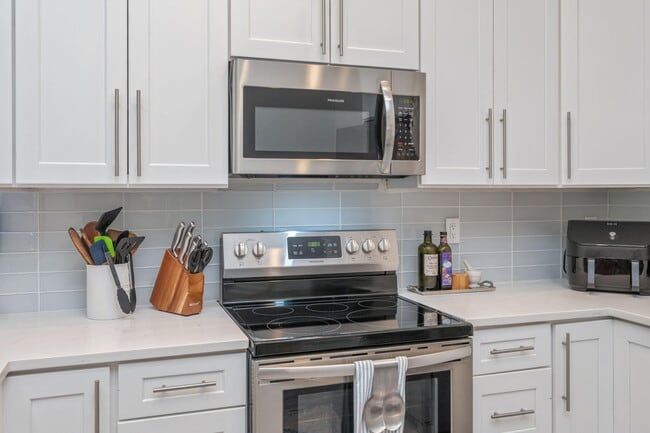 Building Photo - 150 Hibiscus Ave