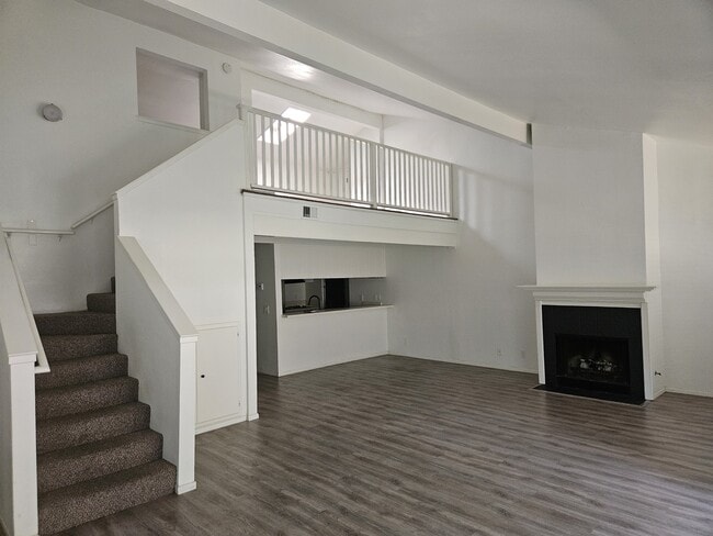 Building Photo - 2077 Village Ln