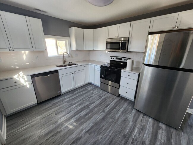 Building Photo - 2406 Woodland Ave