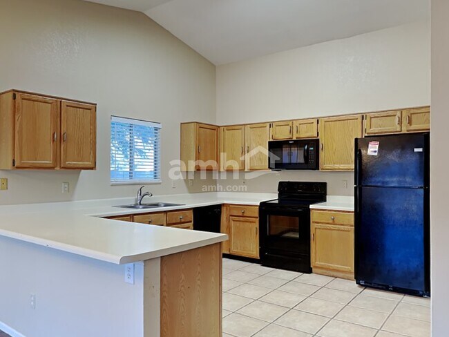 Building Photo - 9915 E Paseo Juan Tabo