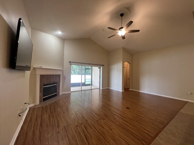 Building Photo - 3466 Laurel Leaf Dr