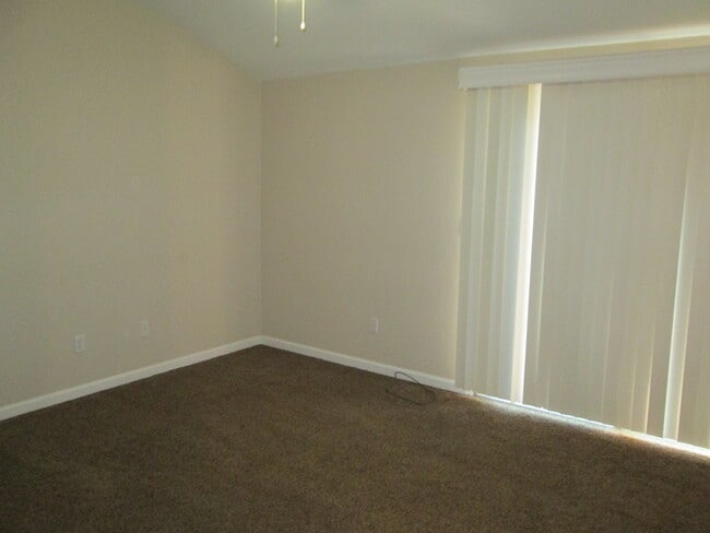 Building Photo - Cozy Living in the Heart of Brentwood