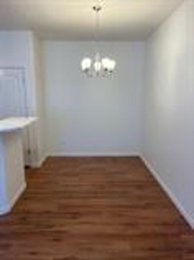 Building Photo - 3 bedroom, 2 bath, 1 car garage townhouse ...