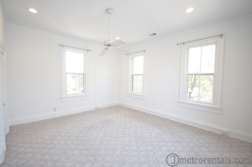 Living room - 888 City Park Ave