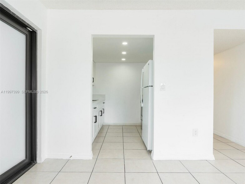 Building Photo - 1490 W 42nd Pl