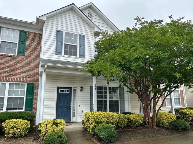 Building Photo - 3 Bed | 2.5 Bath Townhouse in North Raleigh
