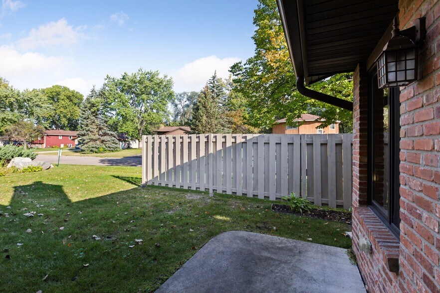 Building Photo - 1195 Weston Ln N