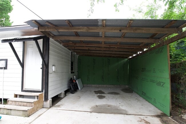 Building Photo - 6741 Ave E