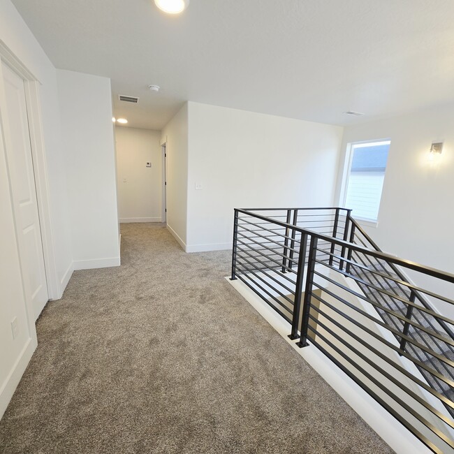 Building Photo - 4022 1100 N