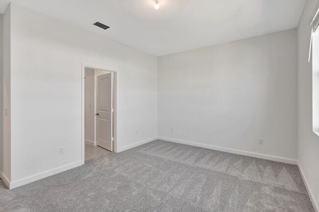 Building Photo - Modern Townhome @ Veranda Landing