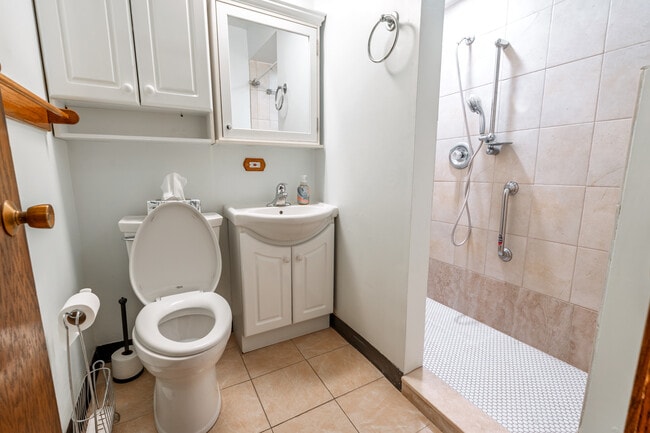 Building Photo - 4617 Grove Ave