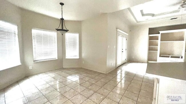 Building Photo - 25 La Paz Ct