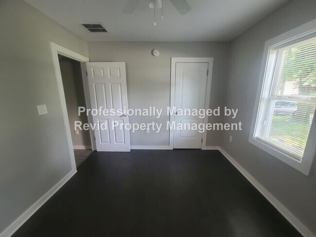 Building Photo - 714 Goodwyn St
