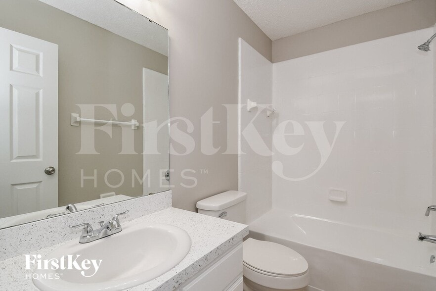 Building Photo - 2956 Centerwood Dr N