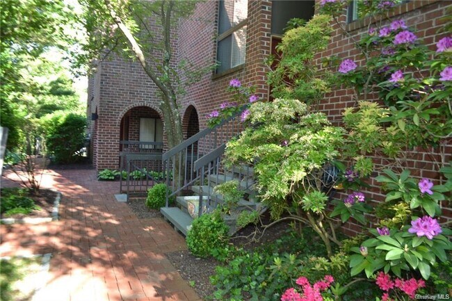 Primary Photo - 150 N Bedford Rd