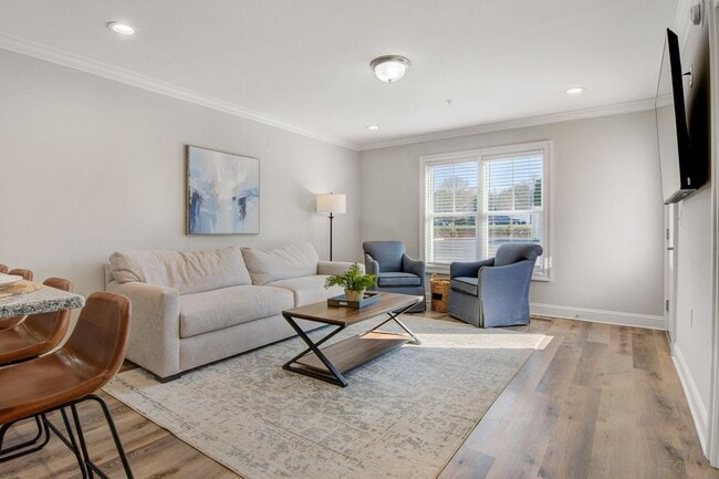 Building Photo - Modern 2-Bed, 2-Bath Single-Level Townhome in Conover – Pet-Friendly Community!