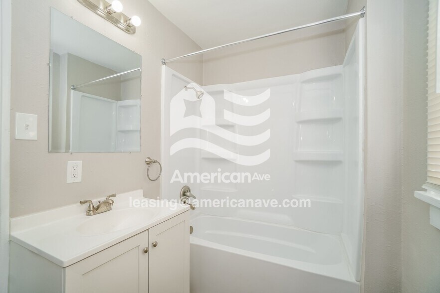 Building Photo - 737 Hampton Ave